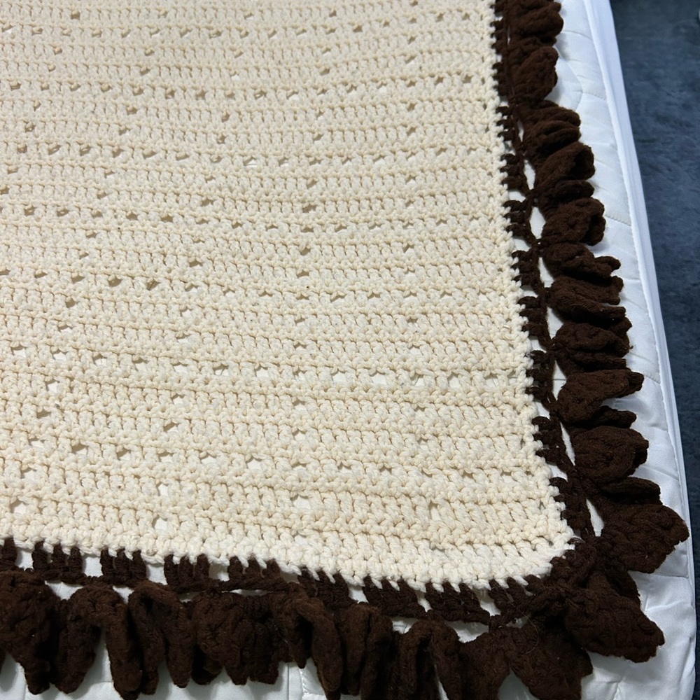 Handmade cream crochet blanket with a brown bobble stitch border - Picture 5 of 8